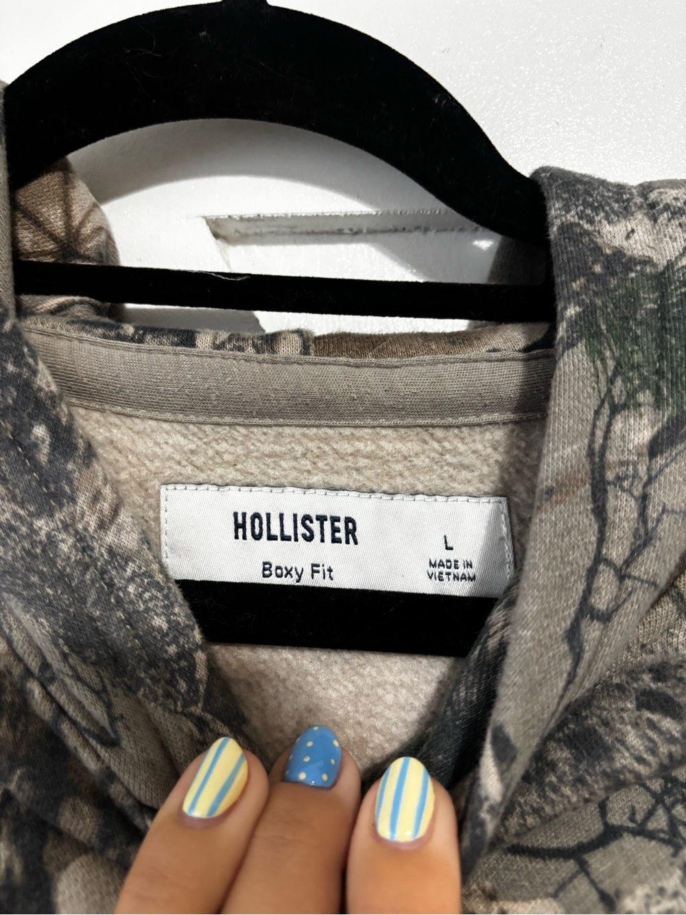 Hollister camo hoodie - Picture 2 of 2